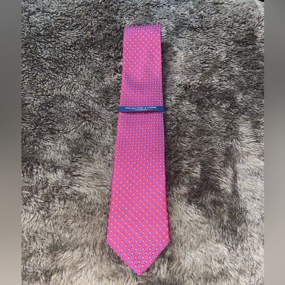 Roundtree & Yorke Silk Tie. NWT.